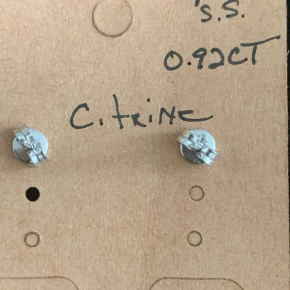 Stud Citrine - Picture 3 of 3